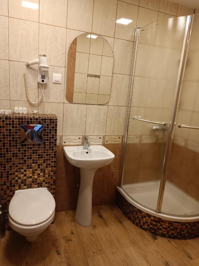 Hotelik & Restauracja Amber ราชิน ภายนอก รูปภาพ