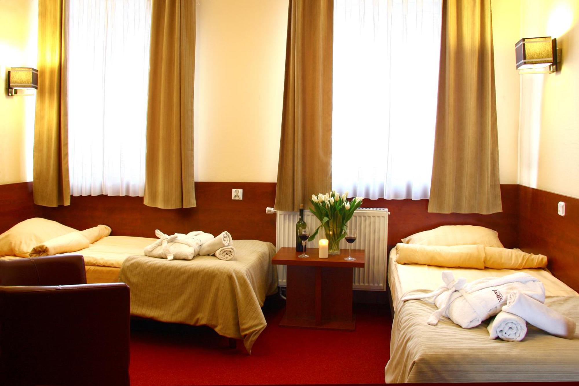 Hotelik & Restauracja Amber ราชิน ภายนอก รูปภาพ