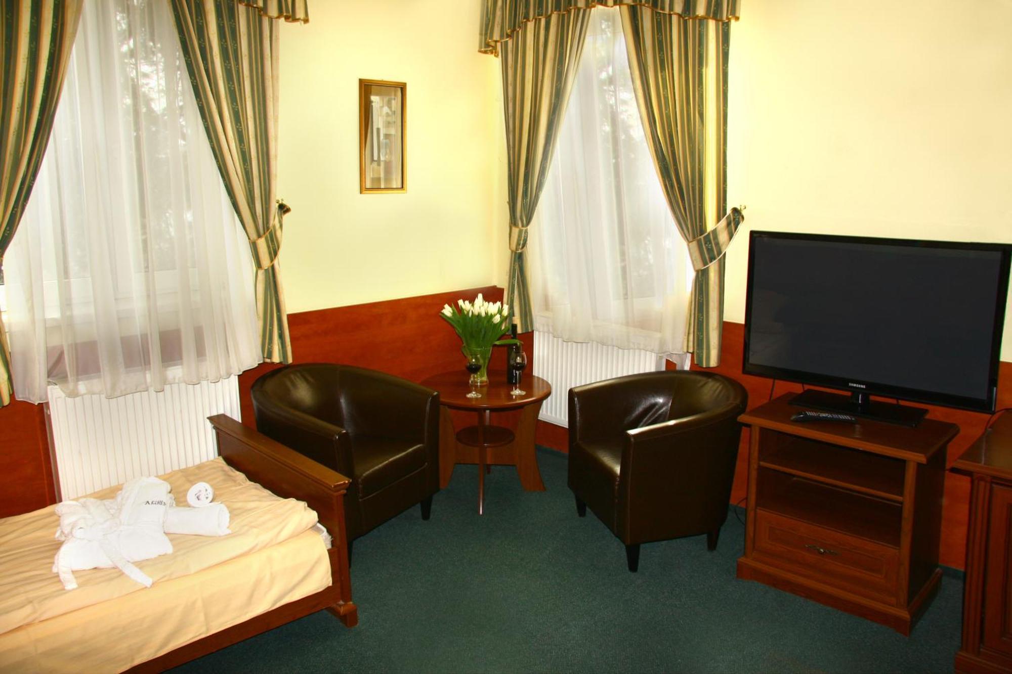 Hotelik & Restauracja Amber ราชิน ภายนอก รูปภาพ