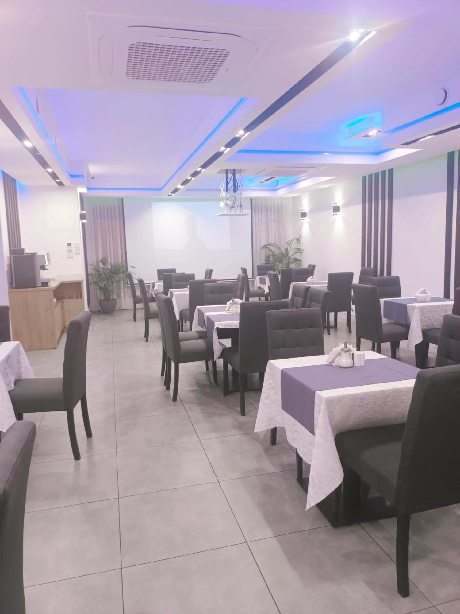 Hotelik & Restauracja Amber ราชิน ภายนอก รูปภาพ
