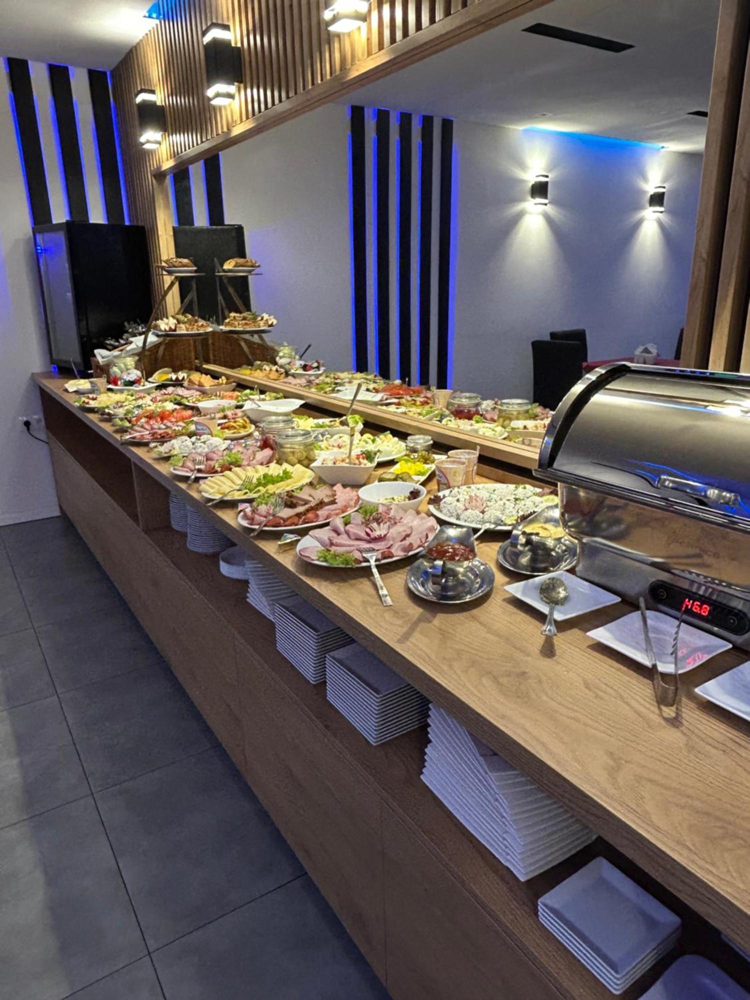 Hotelik & Restauracja Amber ราชิน ภายนอก รูปภาพ