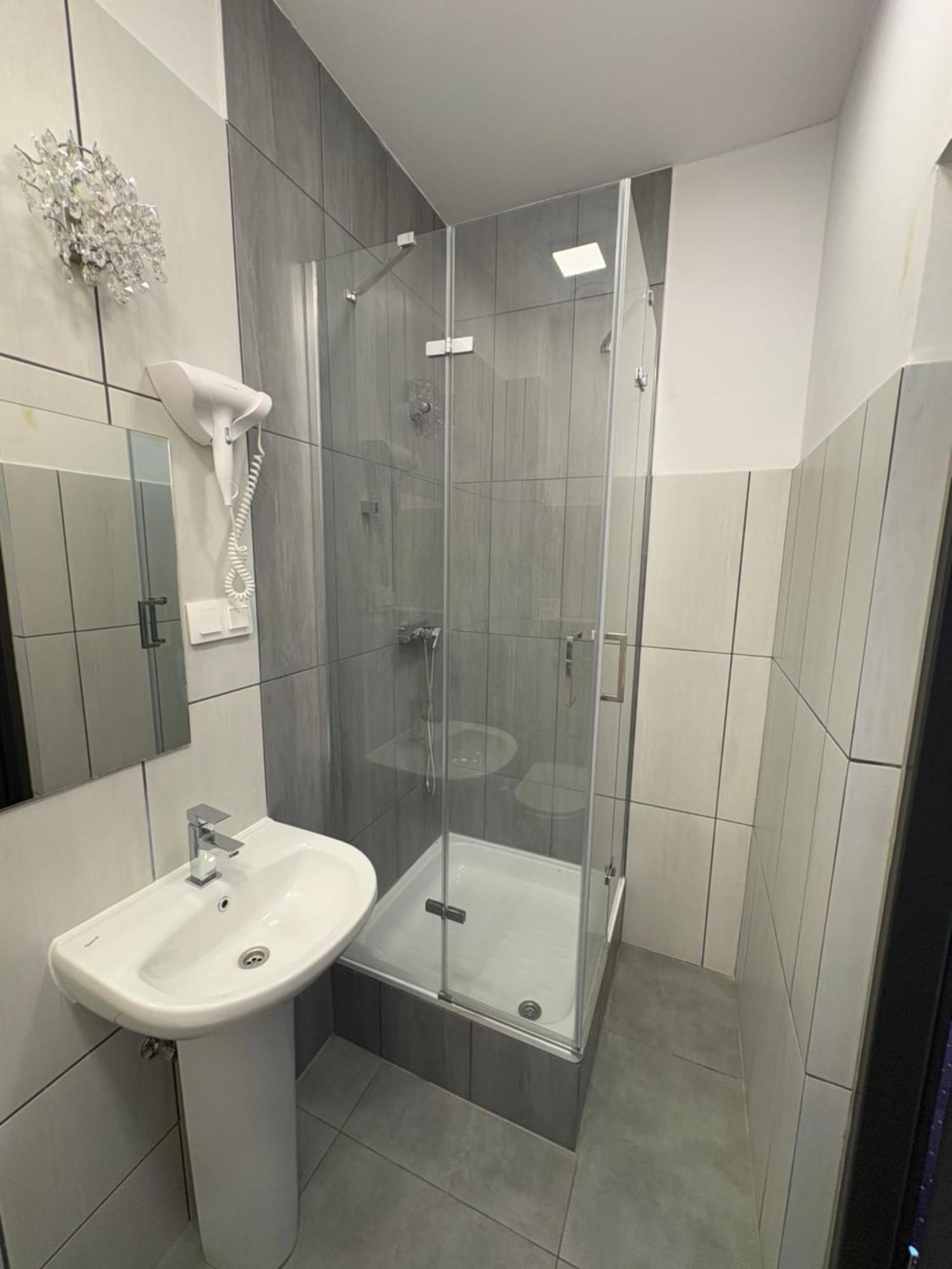 Hotelik & Restauracja Amber ราชิน ภายนอก รูปภาพ