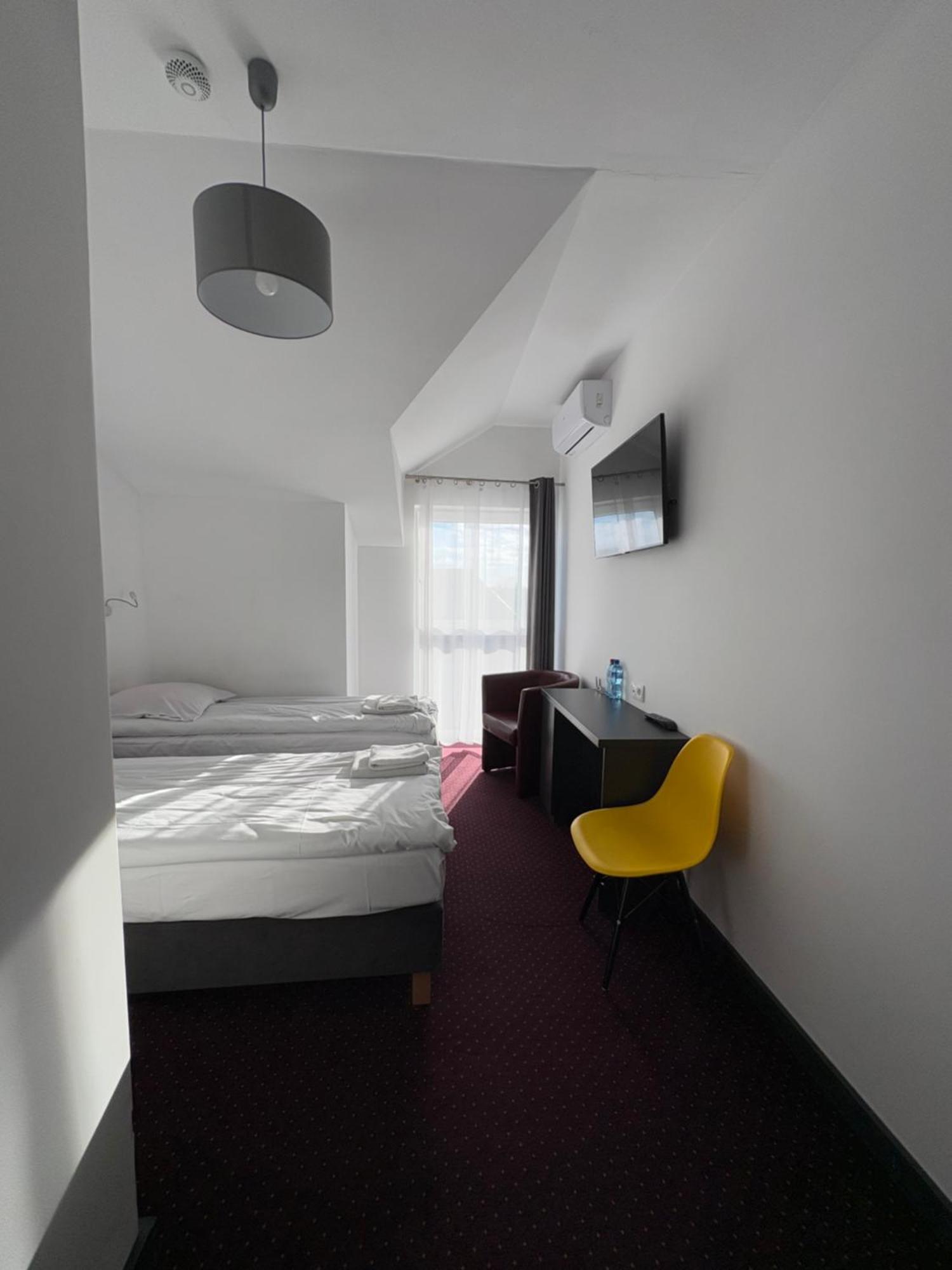 Hotelik & Restauracja Amber ราชิน ภายนอก รูปภาพ
